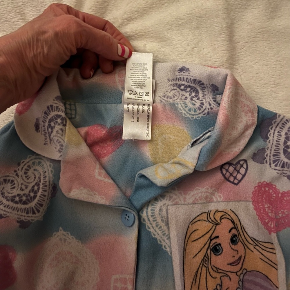 Disney Princess toddler pajama top. Rapunzel, Belle and Snow White. Very soft - Picture 7 of 8